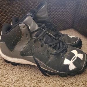 Under Armour MLB unisex cleats youth size 5.5